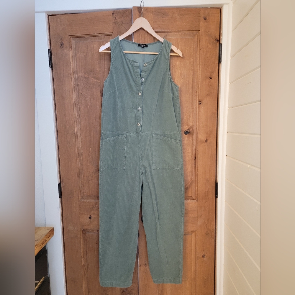 Sleeveless Green Jumpsuit